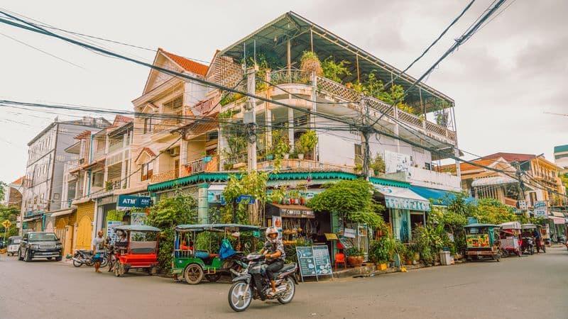 From the temples of Angkor to the Mekong Delta, experience unique and exotic end-of-year celebrations & The Imperial Cities (port-to-port cruise)