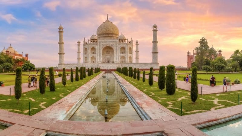 Cruise on the Ganges between Kolkata and Varanasi & the splendors of Rajasthan (port-to-port cruise)