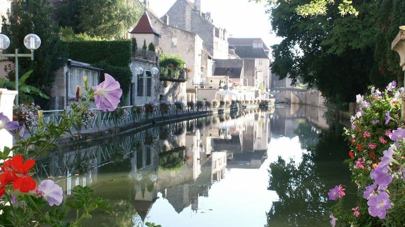 Remarkable Sites and Fine Wines on a Cruise through the Doubs Valley and Burgundy (port-to-port cruise)