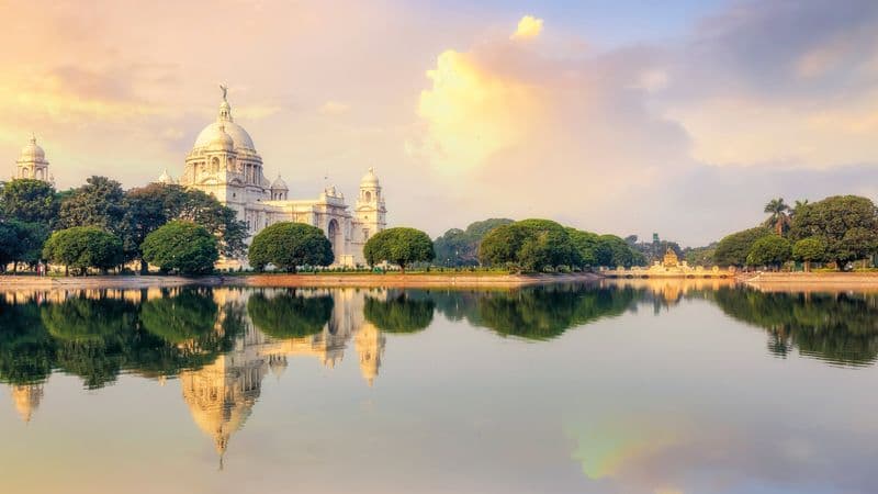 Cruise on the Ganges: The Sacred Waters between Kolkata and Varanasi (port-to-port cruise)