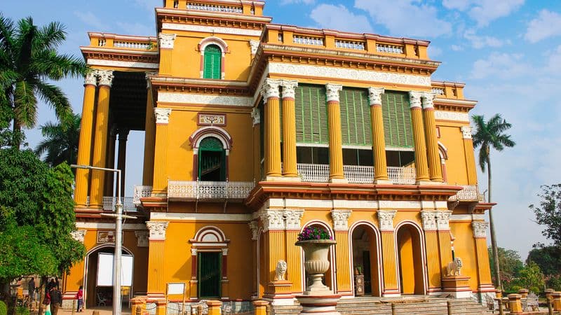 Cruise on the Ganges between Kolkata and Varanasi & the splendors of Rajasthan (port-to-port cruise)