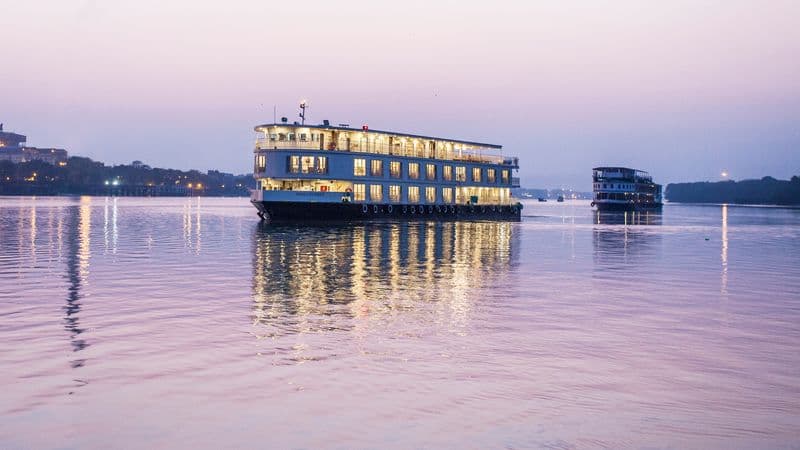 Cruise on the Ganges: The Sacred Waters between Kolkata and Varanasi (port-to-port cruise)