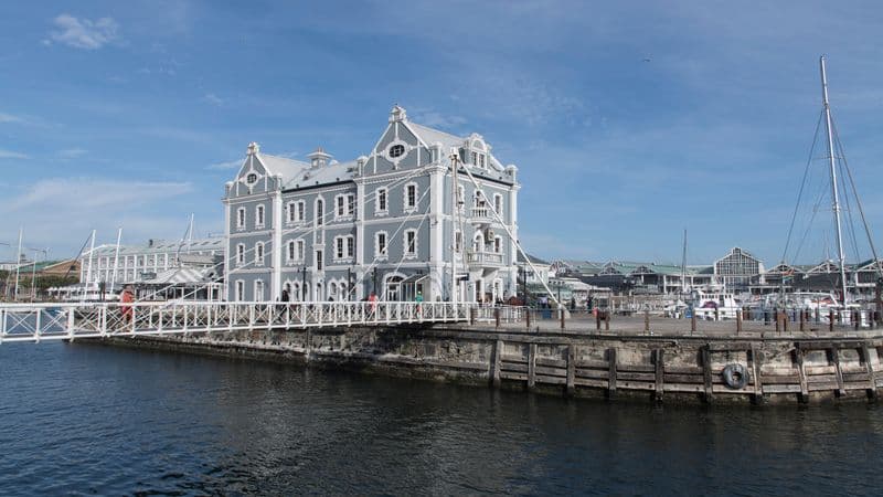 Safari Cruise along the Zambezi River - South Africa, Botswana, Namibia, Zimbabwe with extended stay at the Cape Peninsula (port-to-port cruise)