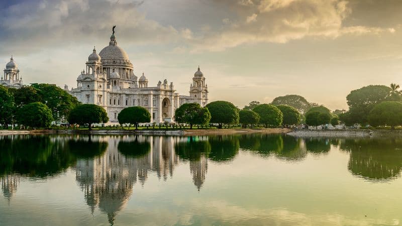 Cruise on the Ganges: The Sacred Waters between Kolkata and Varanasi (port-to-port cruise)