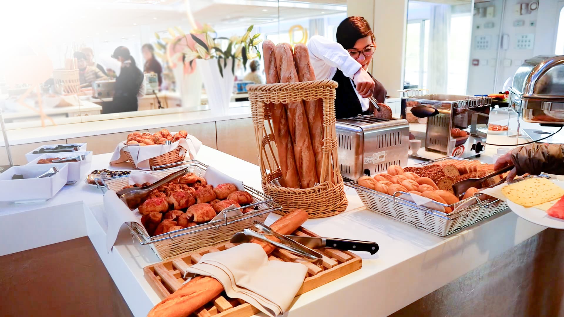 Along the Amazon and the Rio Negro - An Exclusive Cruise through Pristine and Hidden Nature - Rio, vibrant and timeless, and an exceptional stay at Iguazu Falls (port-to-port cruise)